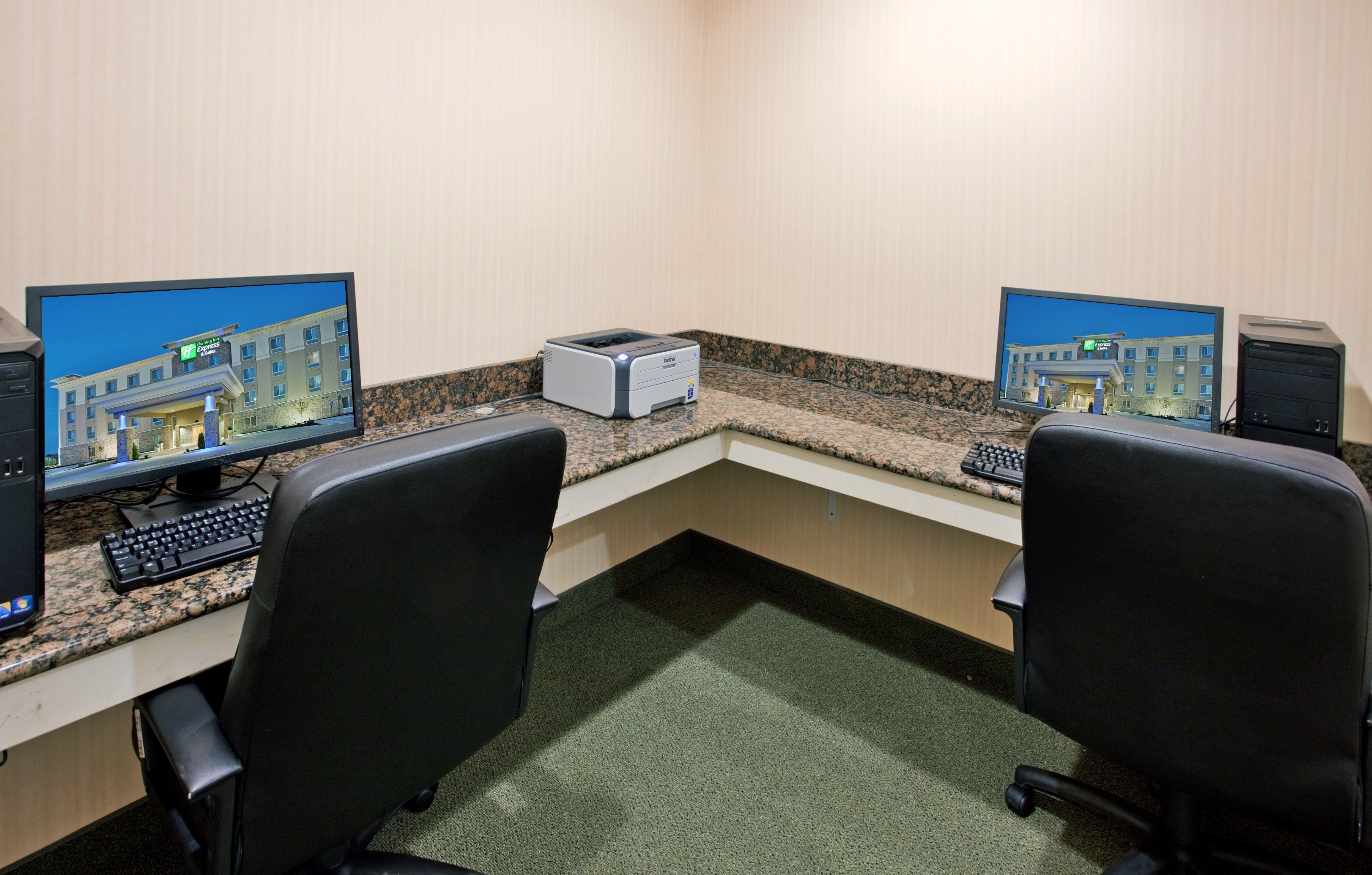 Holiday Inn Express & Suites North Topeka Faciliteter billede