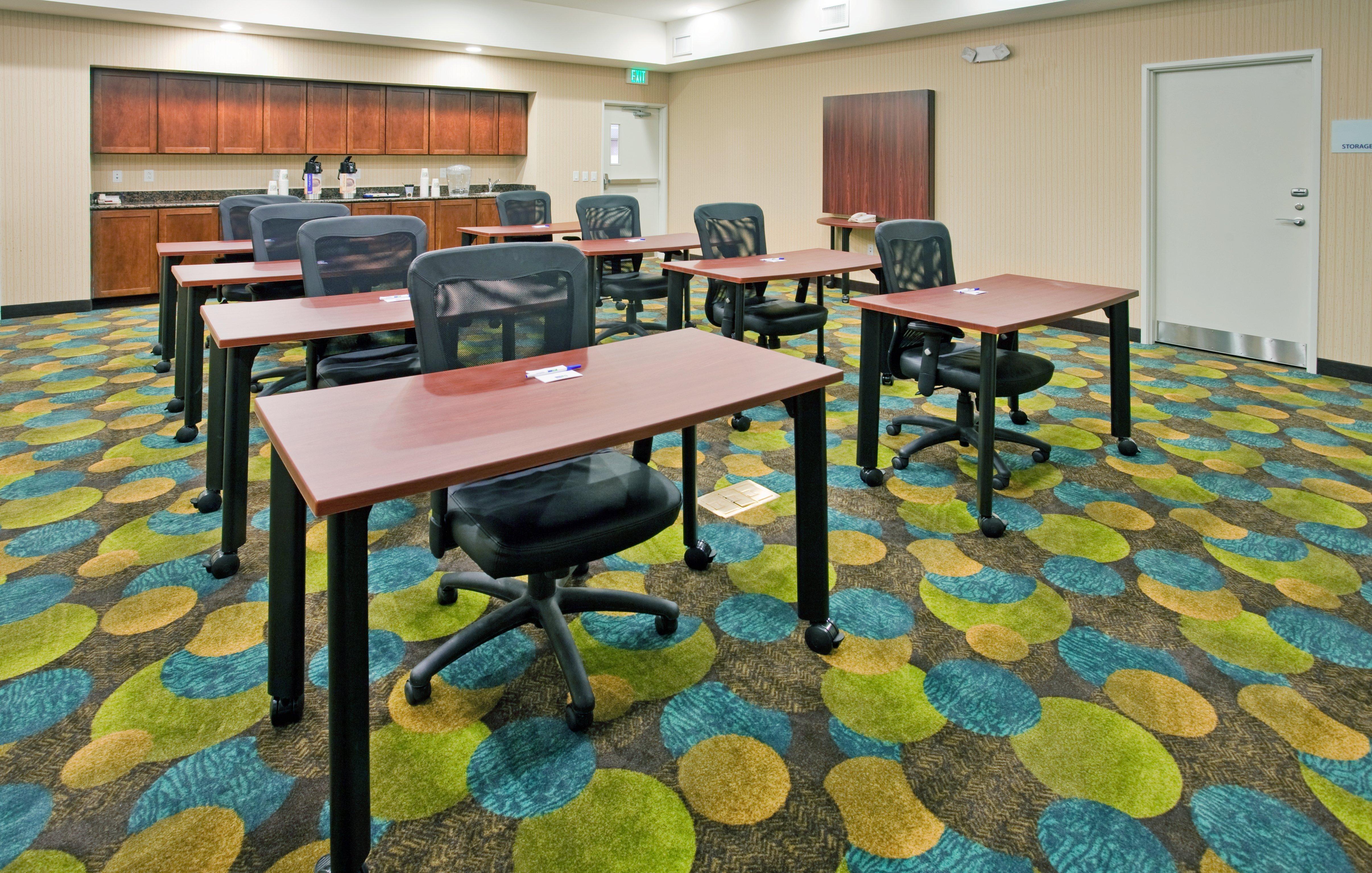Holiday Inn Express & Suites North Topeka Eksteriør billede