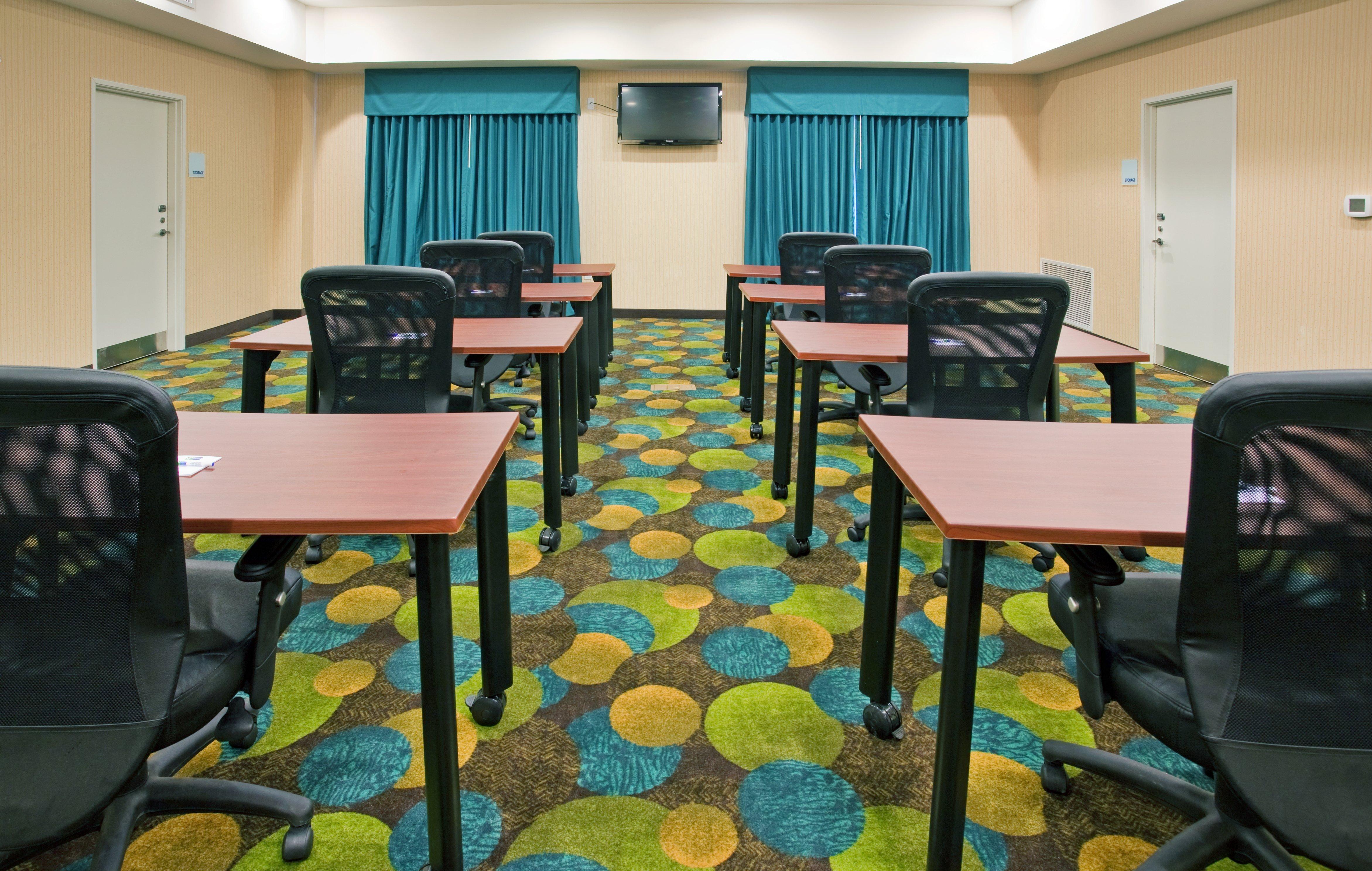 Holiday Inn Express & Suites North Topeka Eksteriør billede