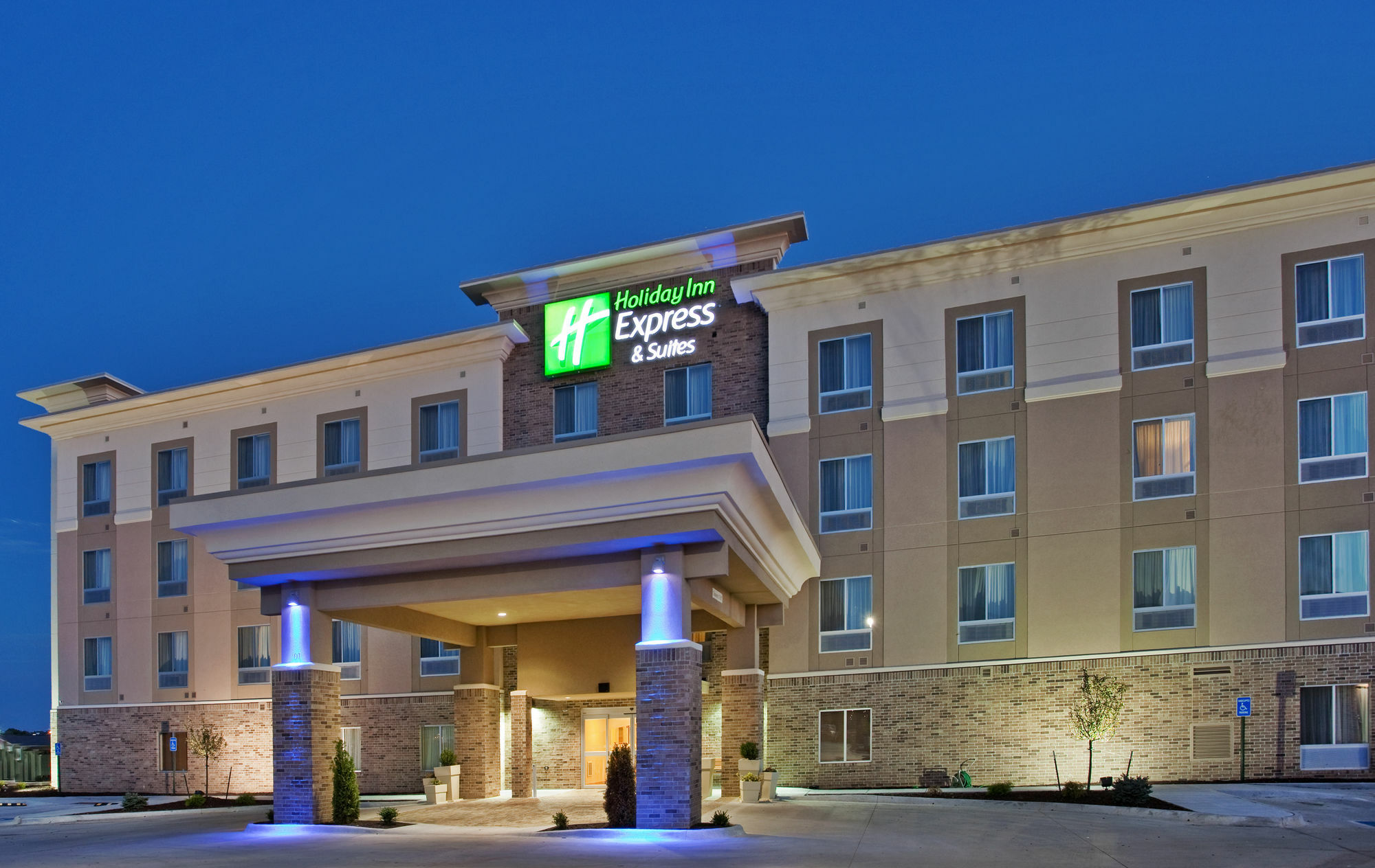 Holiday Inn Express & Suites North Topeka Eksteriør billede