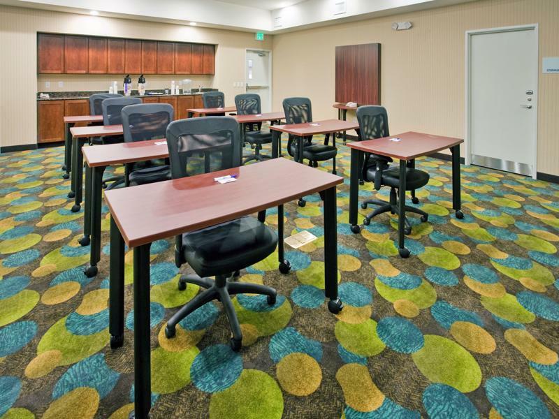 Holiday Inn Express & Suites North Topeka Eksteriør billede