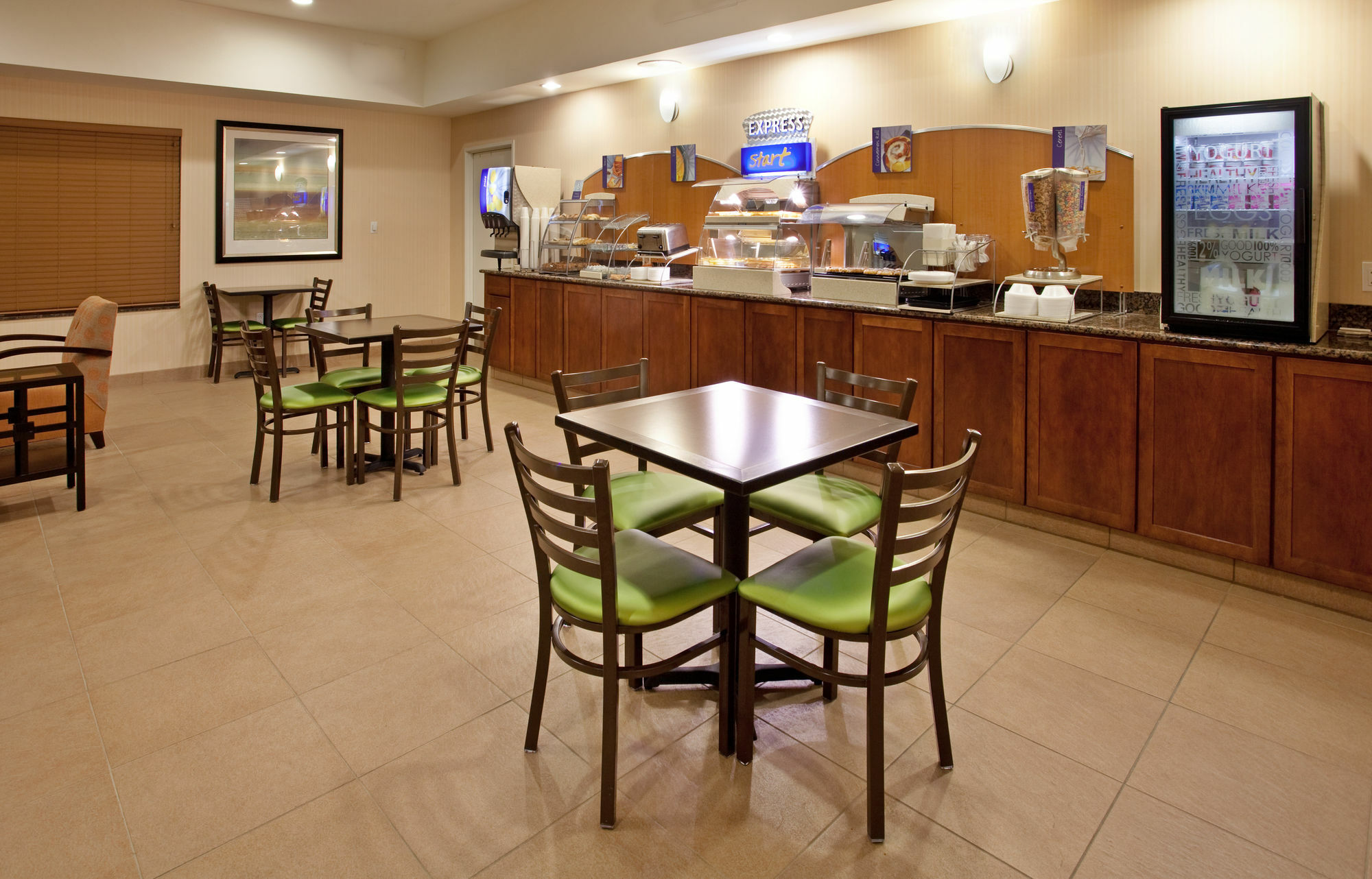 Holiday Inn Express & Suites North Topeka Eksteriør billede