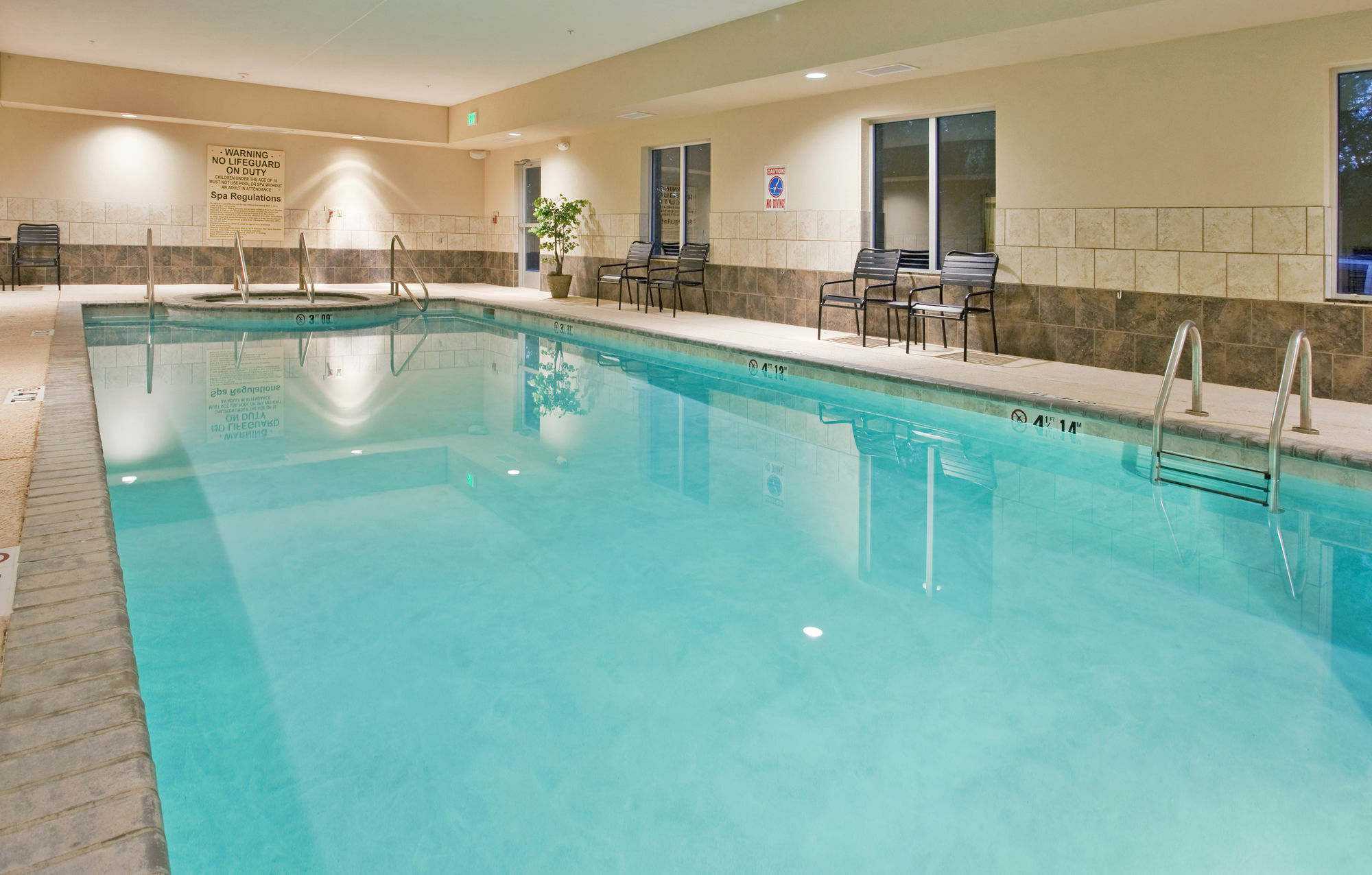 Holiday Inn Express & Suites North Topeka Eksteriør billede