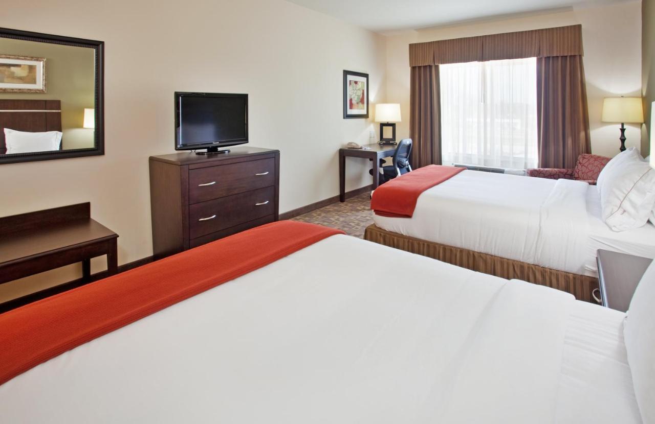 Holiday Inn Express & Suites North Topeka Eksteriør billede