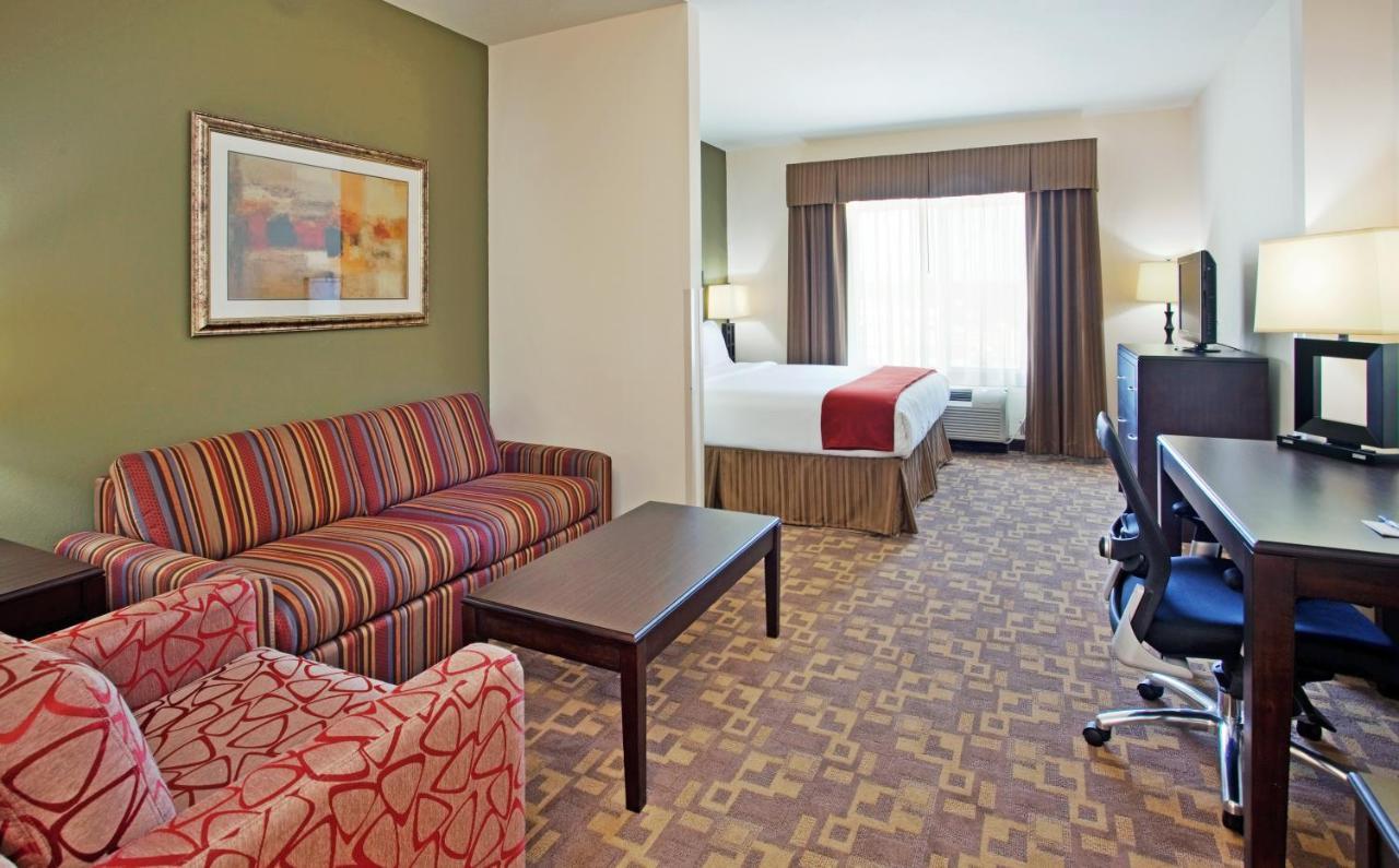 Holiday Inn Express & Suites North Topeka Eksteriør billede